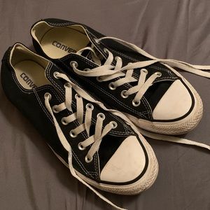 Low top Converse in Black